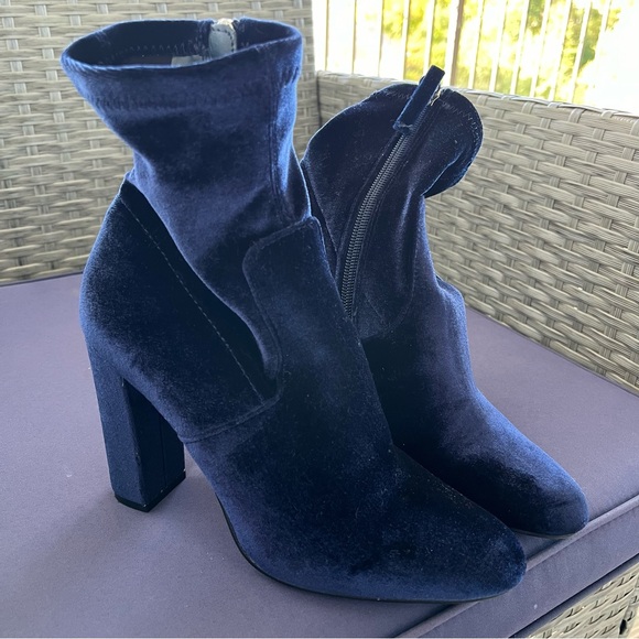 Steve Madden Edit Royal Blue Velvet
High Heel Mid-Calf Boot- Size 6.5 - Picture 8 of 13